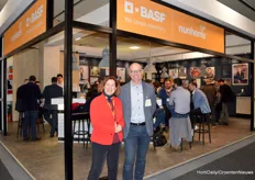 Feeling hungry? Should've gone to BASF. Carin Stroeken and Eric Kiers (BASF Vegetables Seeds) for the stand where vegetables could be eaten all day: a smoothie for breakfast to start with, a spicy cucumber snack as an evening snack and everything in between.